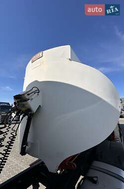 Цистерна полуприцеп Thompson Carmichael PT44/3 2001 в 