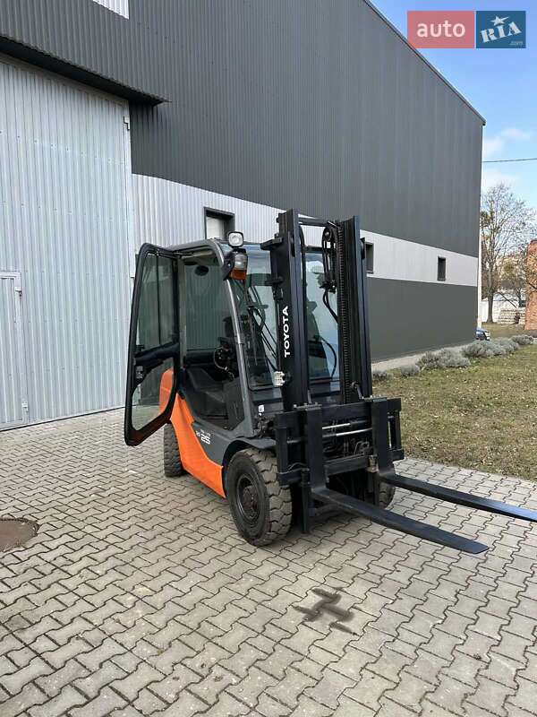 Toyota 02-2FG25 2011