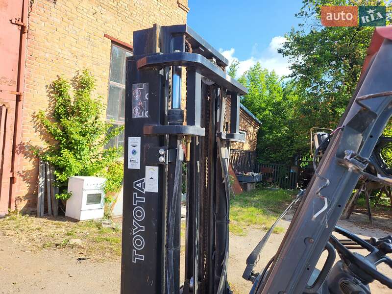 Вилочный погрузчик Toyota 02-2FG25 2005 в Виннице