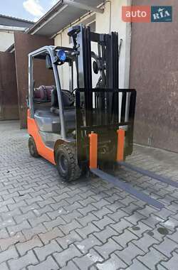 Вилочный погрузчик Toyota 02-5FD15 2008 в 