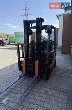 Вилочный погрузчик Toyota 02-5FD15 2008 в 