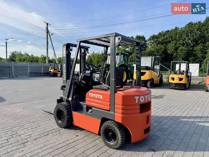 Вилочный погрузчик Toyota 02-5FD15 1998 в 