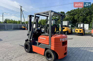 Вилочный погрузчик Toyota 02-5FD15 1998 в 