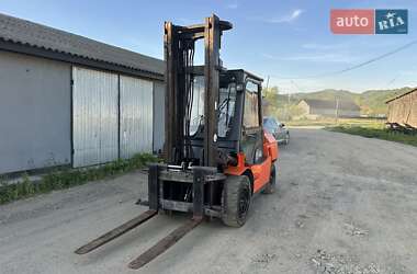 Вилочный погрузчик Toyota 02-7FD45 2001 в Тячеве