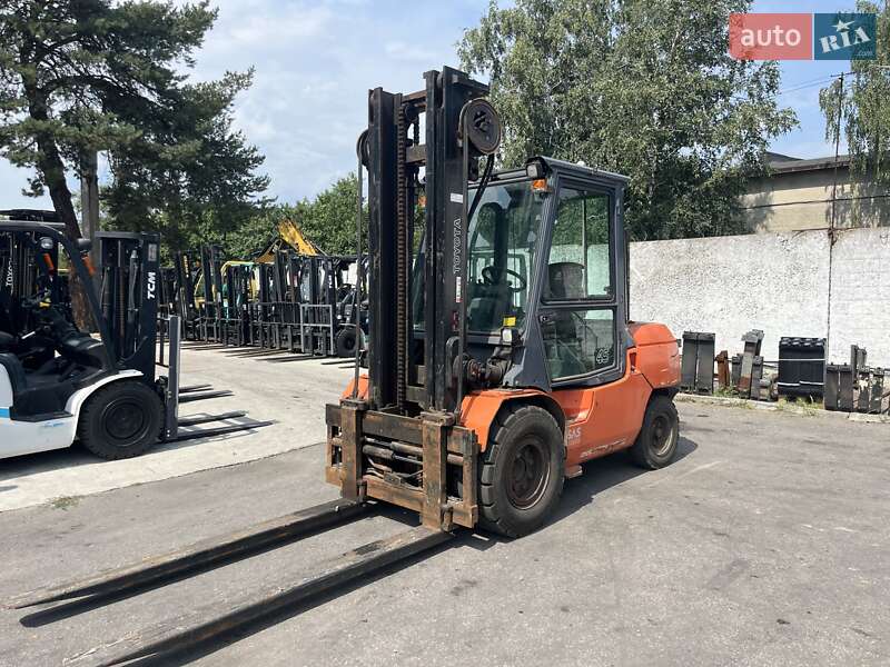 Вилочний навантажувач Toyota 02-7FD45 2006 в Києві