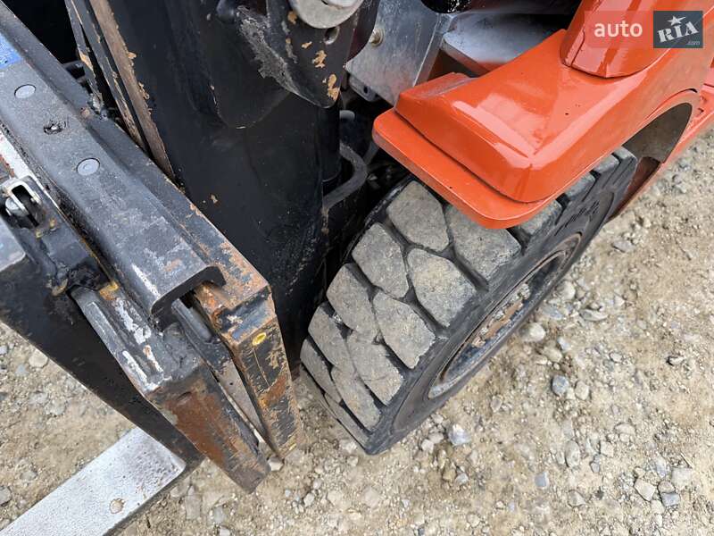 Вилочний навантажувач Toyota 02-7FDF25 2004 в Тячеві