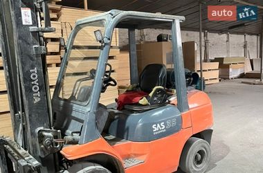 Вилочний навантажувач Toyota 02-7FG35 2004 в Львові