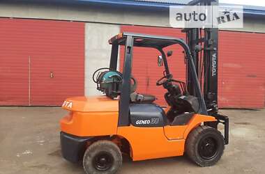 Вилочный погрузчик Toyota 02-7FGF30 2002 в 