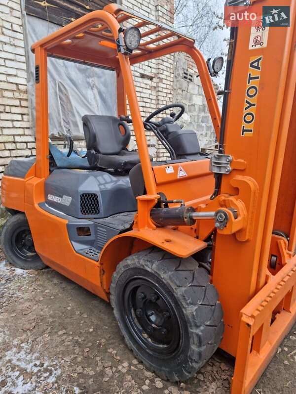Вилочный погрузчик Toyota 02-7FGK40 2004 в Киеве фото Вилочный погрузчик Toyota 02-7FGK40 2004 в Киеве