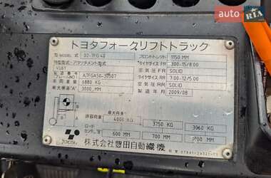 Вилочный погрузчик Toyota 02-7FGK40 2009 в 