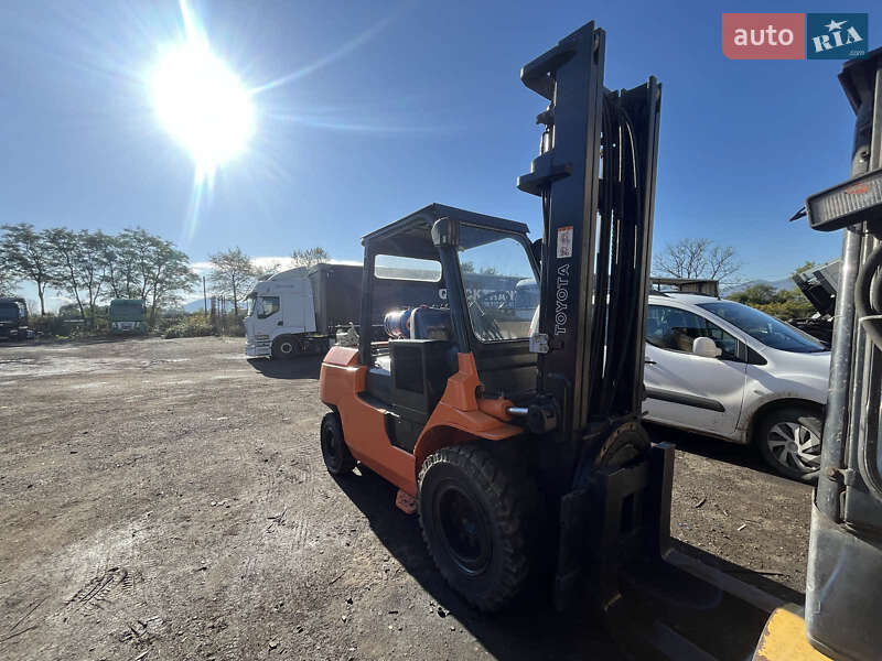 Вилочный погрузчик Toyota 02-7FGK40 2001 в Тячеве фото 6 Вилочный погрузчик Toyota 02-7FGK40 2001 в Тячеве