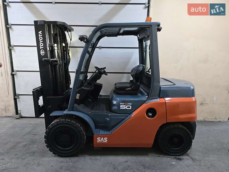 Вилочний навантажувач Toyota 02-8FDF 2017 в Києві