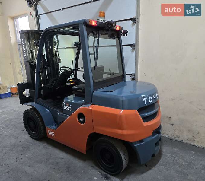Вилочний навантажувач Toyota 02-8FDF 2017 в Києві