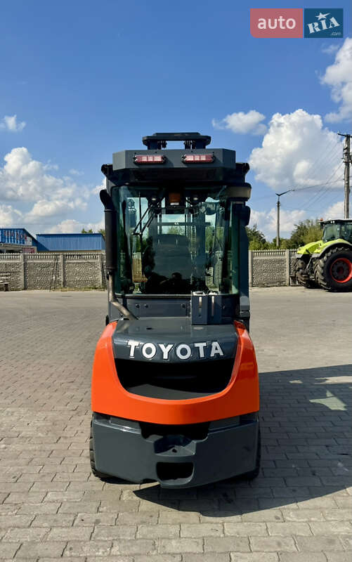 Вилочний навантажувач Toyota 02-8FDJF35 2016 в Радомишлі