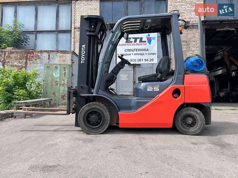 Вилочний навантажувач Toyota 02-8FG25 2010 в Києві