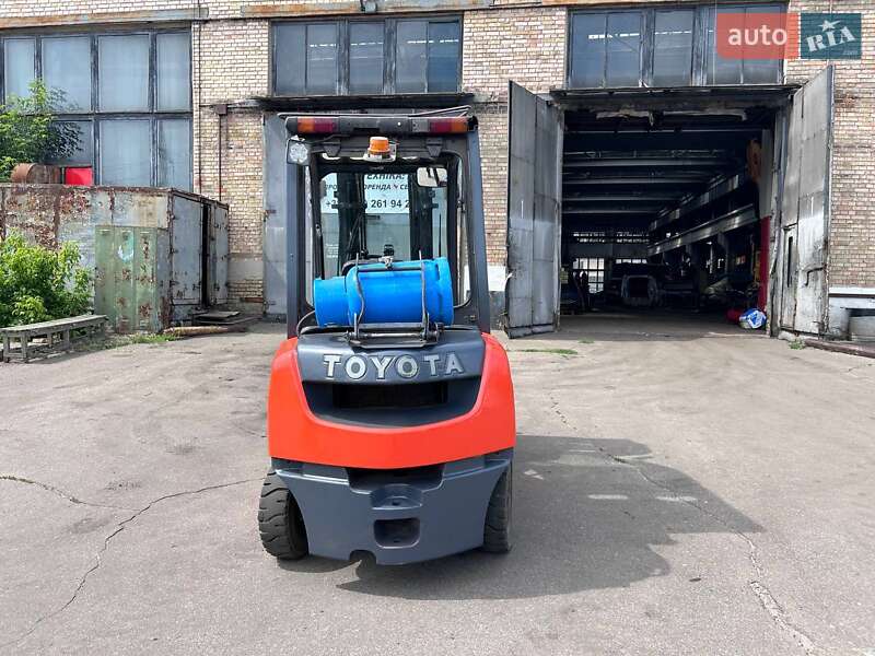 Вилочний навантажувач Toyota 02-8FG25 2010 в Києві