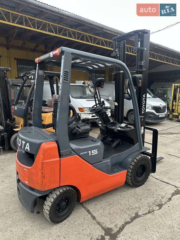 Вилочный погрузчик Toyota 02-8FGF15 2015 в Ужгороде