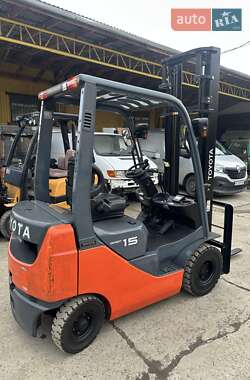 Вилочный погрузчик Toyota 02-8FGF15 2015 в 