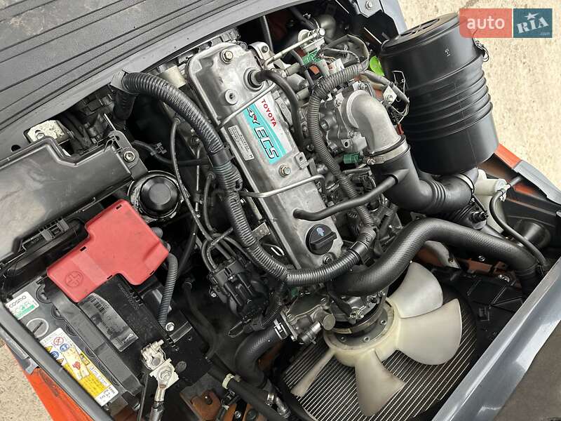 Вилочный погрузчик Toyota 02-8FGF15 2015 в Ужгороде