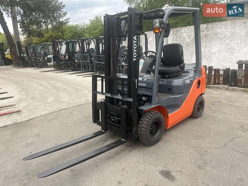 Вилочный погрузчик Toyota 02-8FGF15 2008 в Киеве