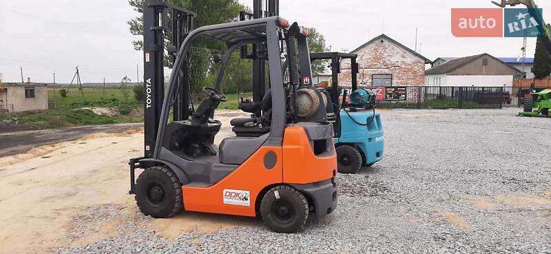 Вилочный погрузчик Toyota 02-8FGF15 2011 в Радехове