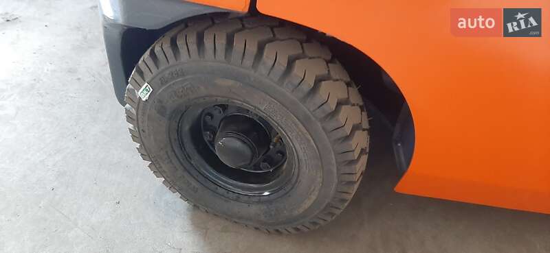 Вилочный погрузчик Toyota 02-8FGF15 2011 в Радехове