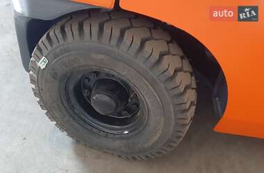 Вилочный погрузчик Toyota 02-8FGF15 2011 в 