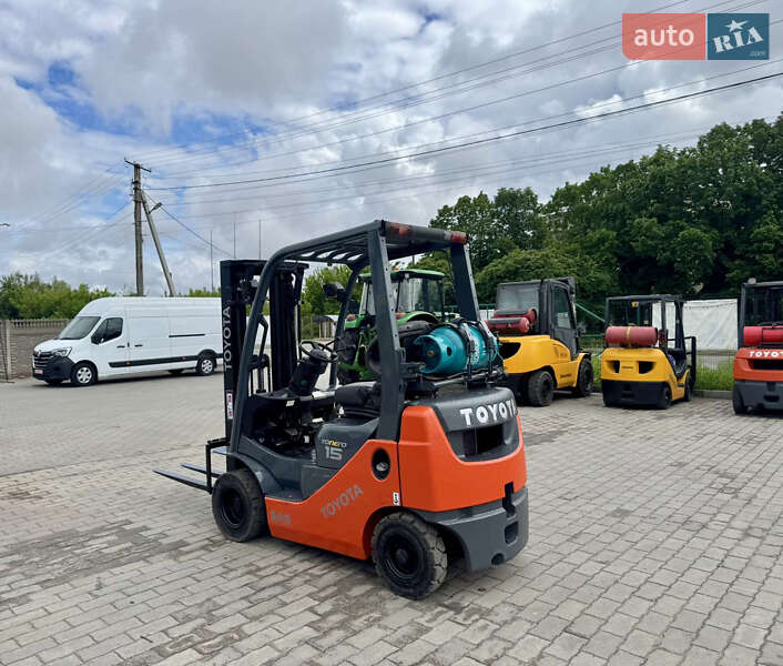 Вилочний навантажувач Toyota 02-8FGF15 2012 в Радомишлі