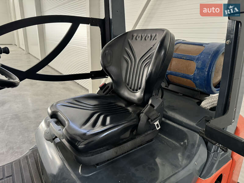 Вилочный погрузчик Toyota 02-8FGF15 2009 в Львове