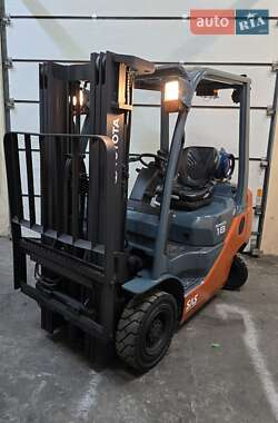 Вилочный погрузчик Toyota 02-8FGF15 2016 в Киеве