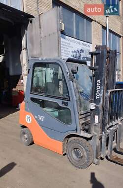 Вилочный погрузчик Toyota 02-8FGF15 2011 в Киеве