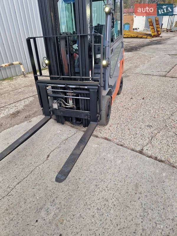 Вилочный погрузчик Toyota 02-8FGF18 2016 в Киеве фото 8 Вилочный погрузчик Toyota 02-8FGF18 2016 в Киеве