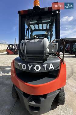 Вилочный погрузчик Toyota 02-8FGF20 2017 в 