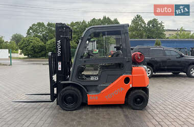 Вилочний навантажувач Toyota 02-8FGF20 2012 в 