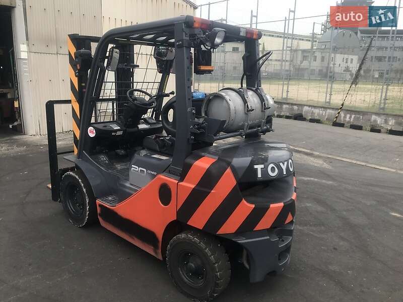 Вилочный погрузчик Toyota 02-8FGF20 2012 в Киеве