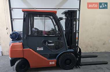 Вилочный погрузчик Toyota 02-8FGF25 2017 в Киеве