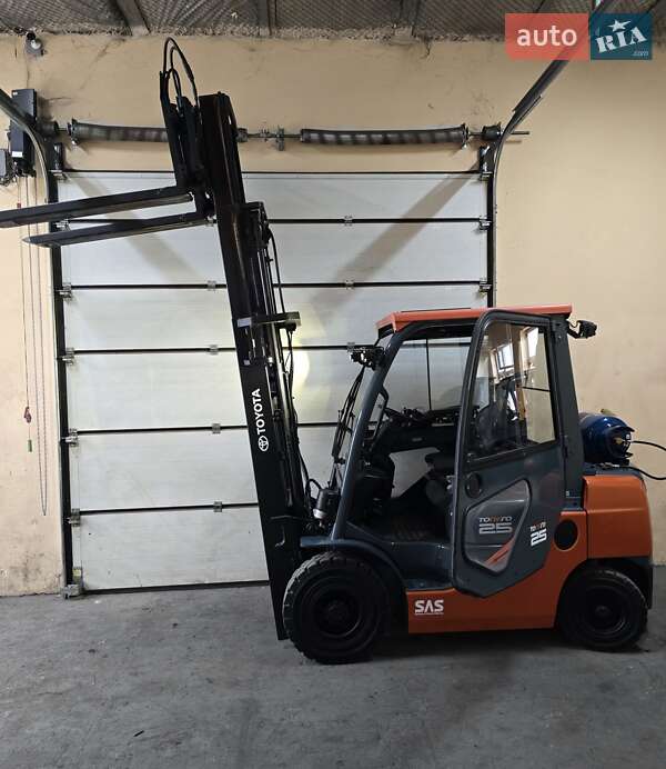 Вилочний навантажувач Toyota 02-8FGF25 2017 в Києві
