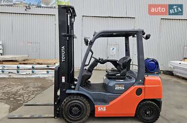 Вилочний навантажувач Toyota 02-8FGF25 2016 в Києві