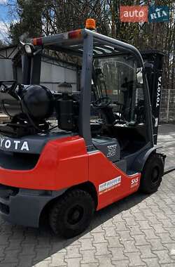 Вилочний навантажувач Toyota 02-8FGF25 2017 в 