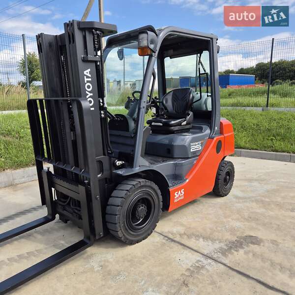 Вилочний навантажувач Toyota 02-8FGF25 2017 в Пустомитах