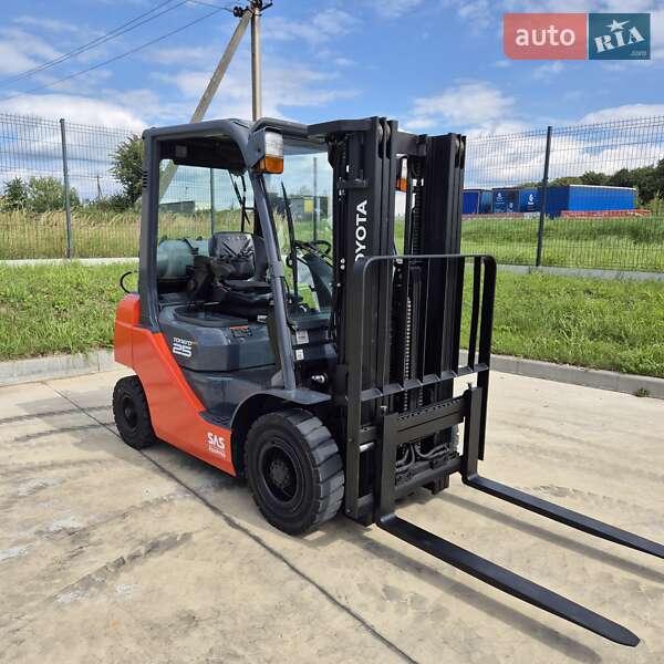 Вилочний навантажувач Toyota 02-8FGF25 2017 в Пустомитах