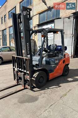 Вилочный погрузчик Toyota 02-8FGF25 2019 в Киеве
