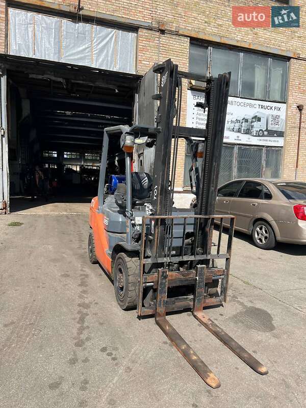 Вилочный погрузчик Toyota 02-8FGF25 2019 в Киеве