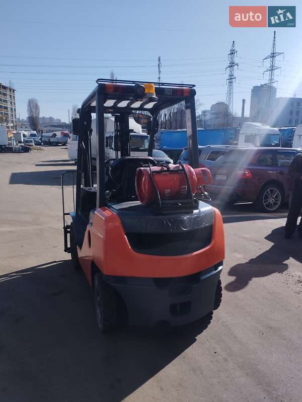Вилочный погрузчик Toyota 02-8FGF25 2018 в Киеве