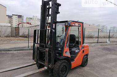 Вилочный погрузчик Toyota 02-8FGF30 2008 в Киеве