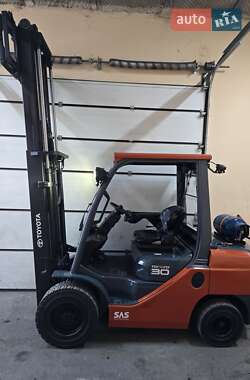 Вилочный погрузчик Toyota 02-8FGF30 2020 в 