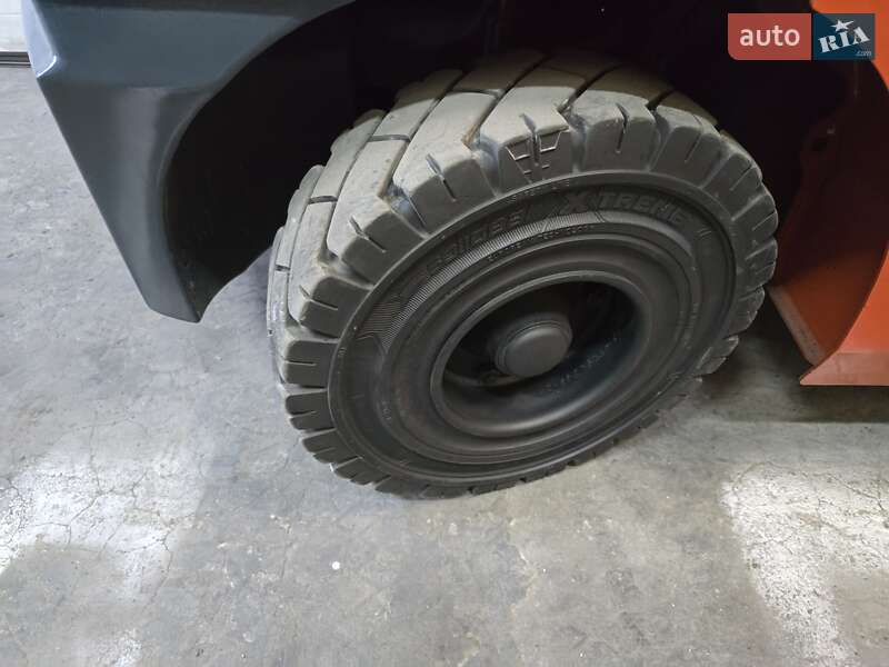 Вилочный погрузчик Toyota 02-8FGF30 2008 в Киеве
