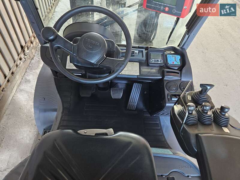 Вилочный погрузчик Toyota 02-8FGF30 2019 в Киеве