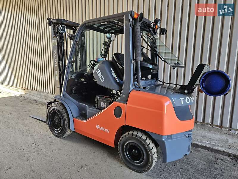 Вилочный погрузчик Toyota 02-8FGF30 2019 в Киеве