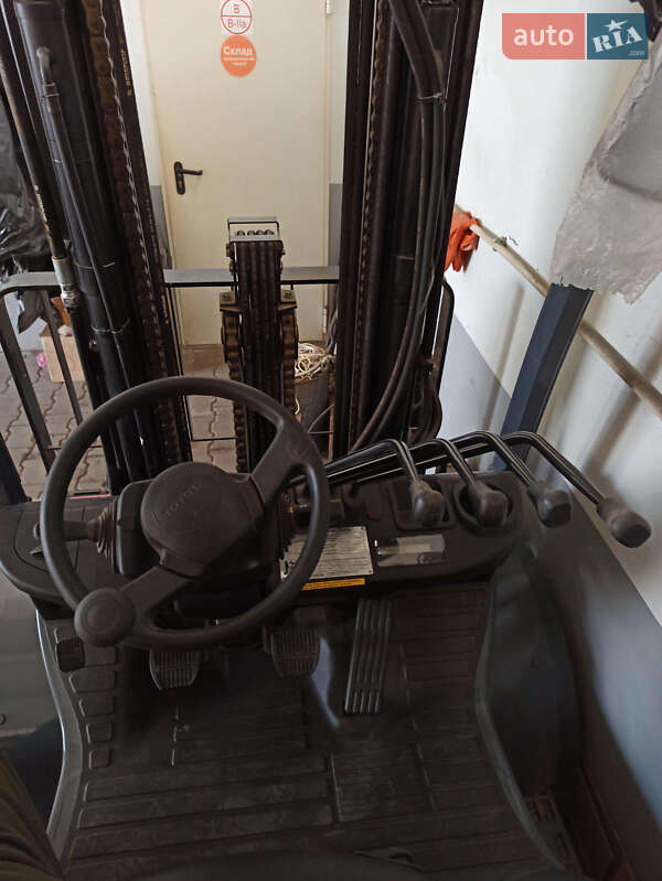 Вилочный погрузчик Toyota 02-8FGF30 2022 в Киеве